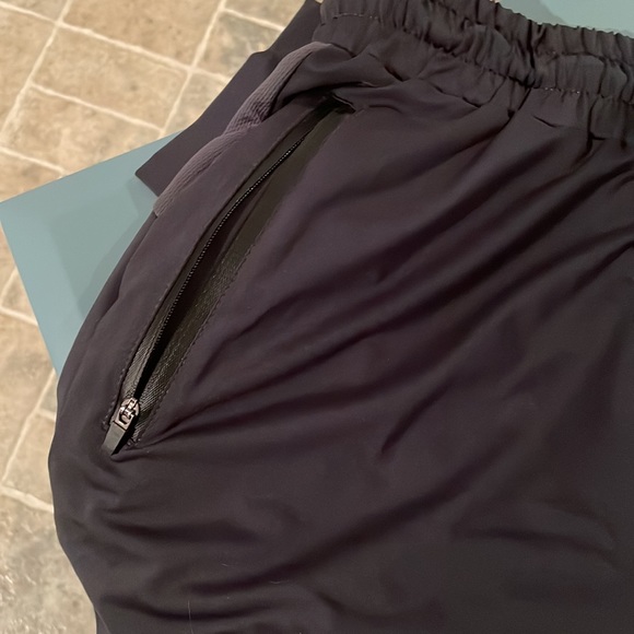 Men’s joggers black with a bit of grey - Picture 4 of 7